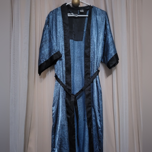Contessa Di Roma Other - Contessa Di Roma Silky Robe, Blue and Black, Oversized with tie belt, sz small